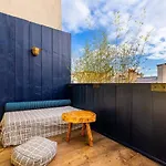 Appartement Designer Loft With Large Sunny Terrace Parijs