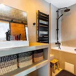 Designer Loft With Large Sunny Terrace * Parijs