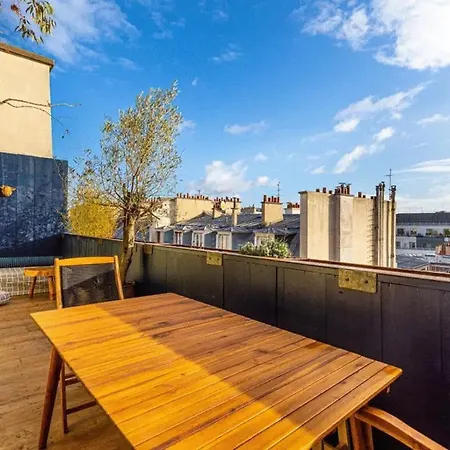 Designer Loft With Large Sunny Terrace 아파트