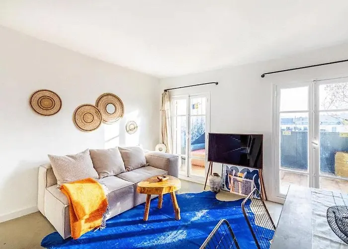 Designer Loft With Large Sunny Terrace 아파트 *